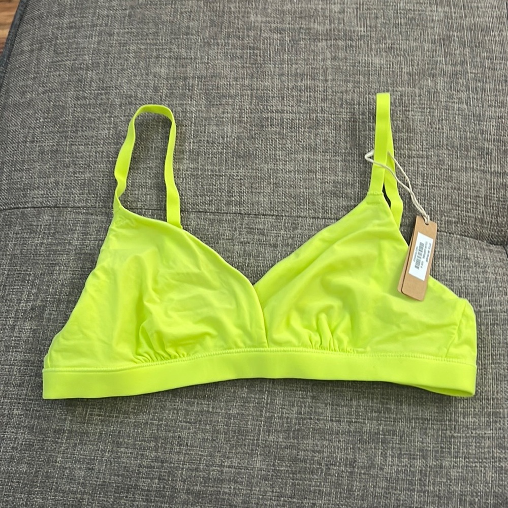 Skims Fit Everybody Crossover Bralette - Picture 12 of 15